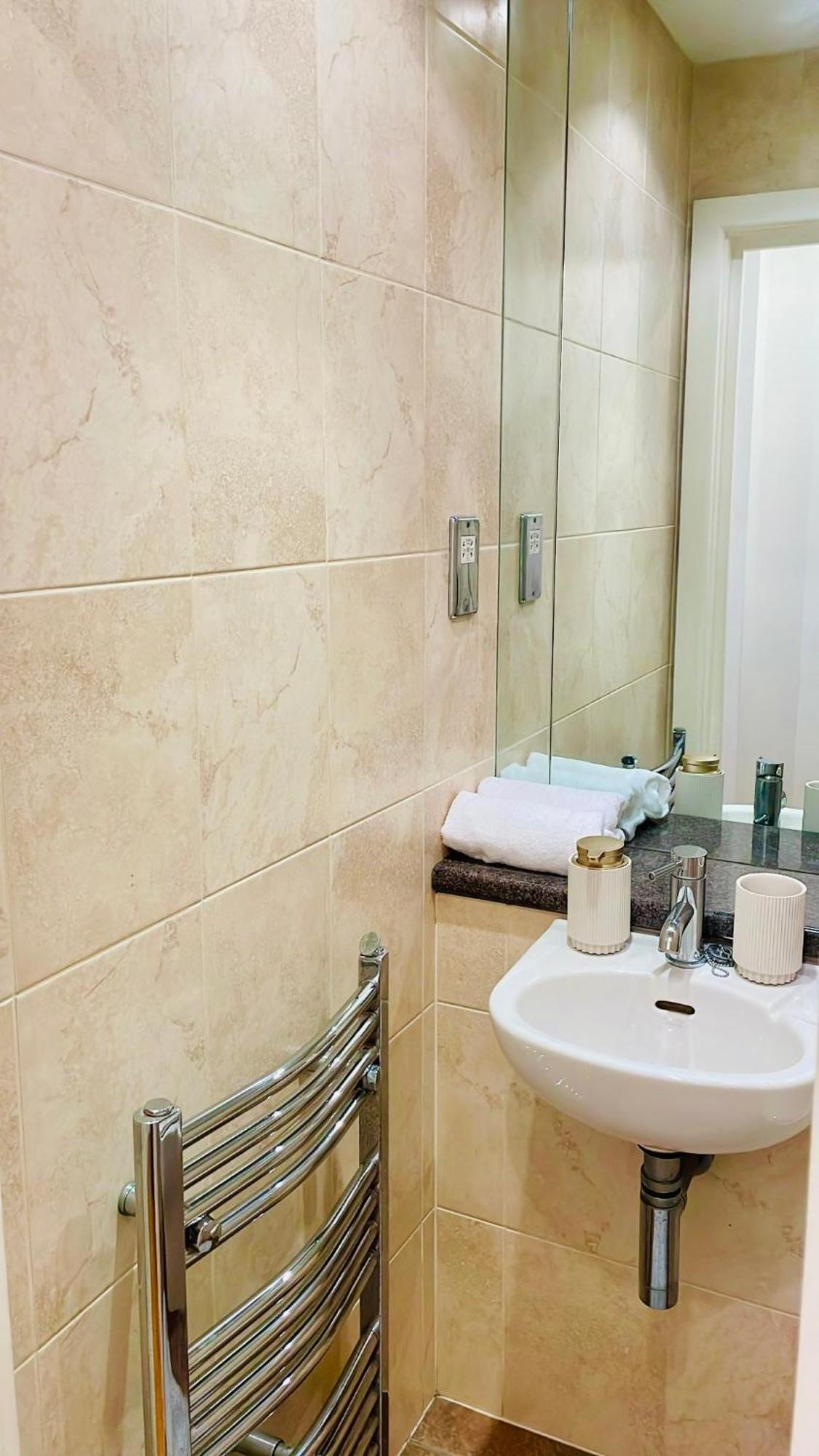 Apartment Modern Flat In The Heart Of Canary Wharf London